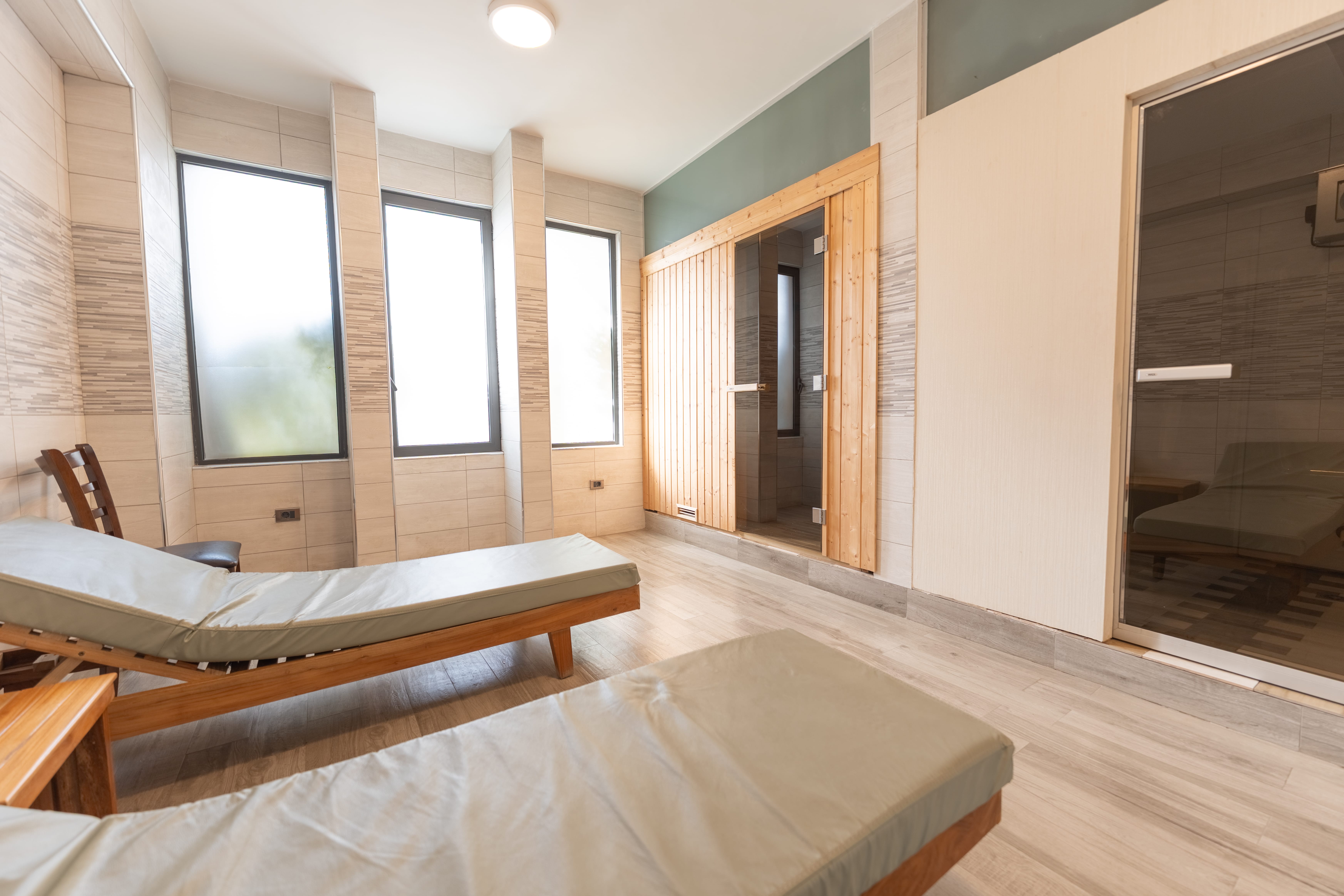 Wellness suite with sauna doors